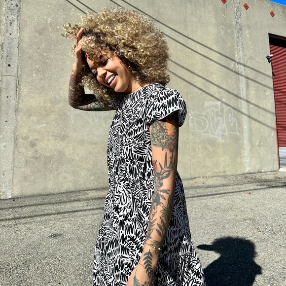 Nooworks Dresses & Skirts - Nooworks Frida Dress in Zig Zag Print